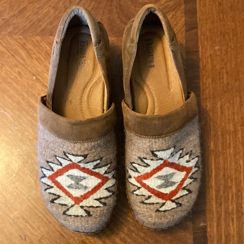 Born clogs